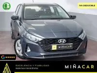 Usado Hyundai i20 101 CV (74 kW) 2023 Gris Utilitario