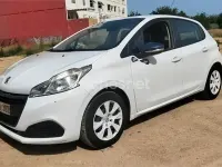 Usado Peugeot 208 Active 68 CV (50 kW) 2015 Blanco Utilitario