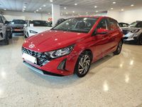 Usado Hyundai i20 100 CV (73 kW) 2024 Rojo Utilitario