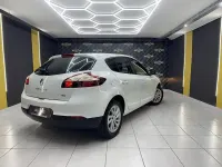 Usado Renault Mégane III LIMITED 115 CV (84 kW) 2015 Blanco Berlina