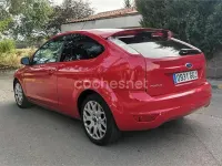 Usado Ford Focus Trend 100 CV (73 kW) 2008 Rojo Berlina