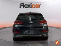 Usado Hyundai i30 120 CV (88 kW) 2023 Gris Berlina