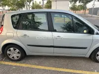 Usado Renault Grand Scénic II Dynamique 115 CV (84 kW) 2004 Gris / plata Monovolumen