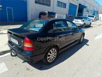 Usado Opel Astra Edition 100 CV (73 kW) 2003 Negro Berlina