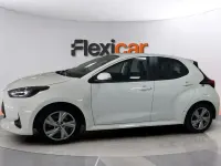 Usado Toyota Yaris Hybrid Active 116 CV (85 kW) 2025 Blanco Berlina