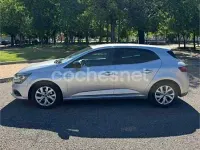 Usado Renault Mégane LIMITED 140 CV (102 kW) 2020 Gris / plata Berlina