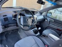 Usado Ssangyong (KGM) Rodius Limited 155 CV (114 kW) 2014 Gris / plata Monovolumen