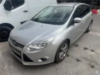 Usado Ford Focus Trend 95 CV (69 kW) 2011 Gris / plata Berlina