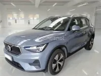 Usado Volvo XC40 211 CV (155 kW) 2023 Gris / plata SUV