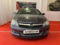 Usado Opel Astra GTC Sport 120 CV (88 kW) 2008 Gris / plata Berlina