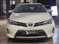 Käytetty Toyota Auris Hybrid Advance 136 HP (100 kW) 2013 Valkoinen Sedan