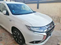 Usado Mitsubishi Outlander P-HEV 203 CV (149 kW) 2018 Blanco SUV