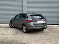 Usado Skoda Scala Ambition 150 CV (110 kW) 2023 Gris / plata Utilitario