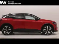 Usado Renault Mégane Techno 96 kW (131 CV) 2023 Carrocería negro brillante con techo gris Berlina