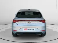 Usado Seat Leon Style 110 CV (80 kW) 2021 Gris / plata Berlina