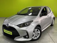 Usado Toyota Yaris Hybrid Active 120 CV (88 kW) 2022 Gris Berlina