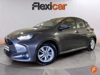 Usado Toyota Yaris Hybrid Active 116 CV (85 kW) 2021 Gris