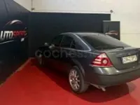 Usado Ford Mondeo Trend 155 CV (114 kW) 2005 Gris / plata Berlina