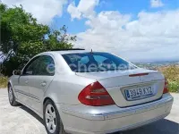 Usado Mercedes E220 Avantgarde 143 CV (105 kW) 2004 Gris / plata Familiar