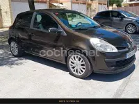 Usado Renault Clio II Extreme 100 CV (73 kW) 2006 Marrón Berlina