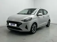 Usado Hyundai i10 67 CV (49 kW) 2023 Gris Utilitario