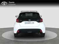 Usado Toyota Yaris Hybrid Active 116 CV (85 kW) 2021 Blanco Monovolumen