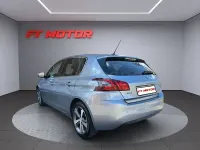 Usado Peugeot 308 Allure 130 CV (95 kW) 2020 Gris / plata Berlina