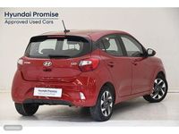 Usado Hyundai i10 67 CV (49 kW) 2024 Dragon red (mica) Utilitario