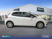 Usado Peugeot 208 Style 82 CV (60 kW) 2018 Blanco Utilitario