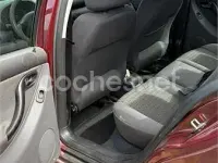 Usado Seat Toledo Stella 105 CV (77 kW) 2002 Granate Berlina