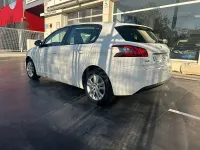 Usado Peugeot 308 Active 130 CV (95 kW) 2021 Blanco Berlina