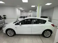 Usado Opel Astra Sport 110 CV (80 kW) 2011 Blanco Berlina