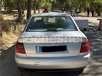 Usado Audi A4 125 CV (91 kW) 1999 Gris / plata Berlina