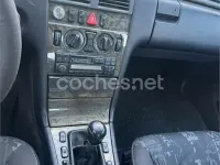 Usado Mercedes E240 Classic 170 CV (125 kW) 2000 Gris / plata Berlina