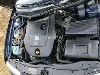 Usado VW Golf IV Highline 115 CV (84 kW) 2000 Gris / plata Berlina