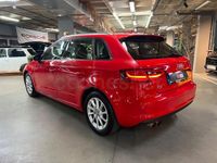 Usado Audi A3 Attraction 125 CV (91 kW) 2016 Rojo Berlina