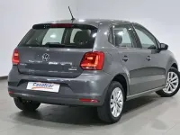 Usado VW Polo Advance 90 CV (66 kW) 2017 Gris Utilitario