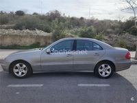 Usado Mercedes E270 Avantgarde 170 CV (125 kW) 2003 Gris / plata Berlina