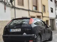 Usado Ford Focus Trend 100 CV (73 kW) 2003 Negro Berlina
