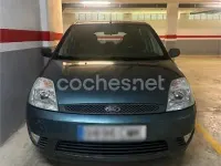 Usado Ford Fiesta Ambiente 68 CV (50 kW) 2003 Verde Utilitario