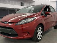 Usado Ford Fiesta Trend 82 CV (60 kW) 2010 Rojo Utilitario