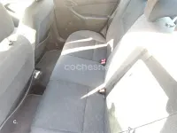 Usado Ford Focus Ghia 90 CV (66 kW) 2003 Beige Berlina