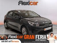 Usado Kia Rio 84 CV (61 kW) 2022 Gris Berlina