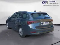Usado Skoda Octavia Ambition 150 CV (110 kW) 2021 Gris / plata Familiar