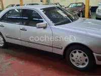 Usado Mercedes E230 Elegance 150 CV (110 kW) 1995 Gris / plata Berlina