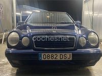 Usado Mercedes E300 Avantgarde 177 CV (130 kW) 1997 Azul Berlina
