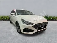 Usado Hyundai i30 120 CV (88 kW) 2023 Blanco Familiar