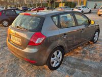 Usado Kia Ceed Active 126 CV (92 kW) 2011 Beige Utilitario