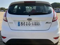 Usado Ford Fiesta Trend 100 CV (73 kW) 2014 Blanco Utilitario