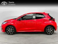 Käytetty Toyota Yaris Hybrid Style 116 HP (85 kW) 2021 Punainen Sedan